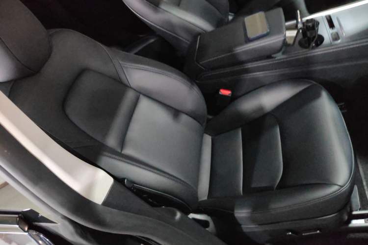 Used Tesla Model Y 2024 Long-Range All-Wheel-Drive Version
