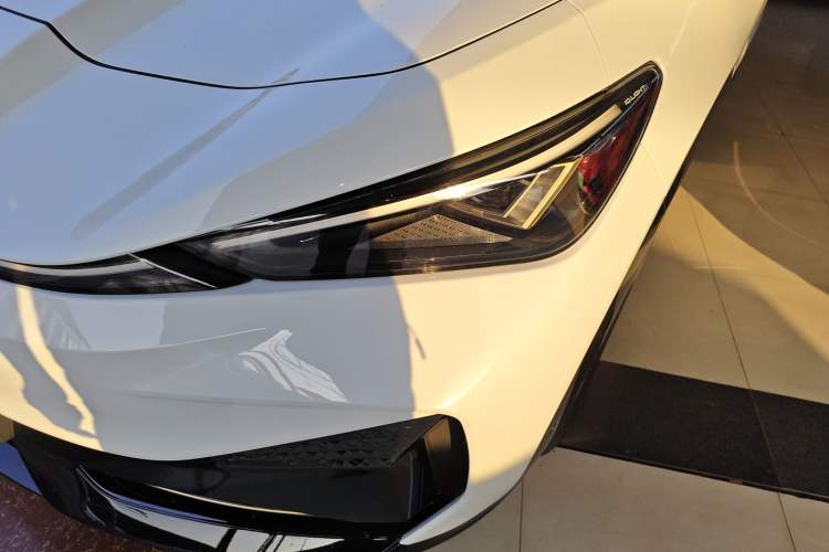 Used Volkswagen ID.UNYX 2024 Pro Long-Range Version
