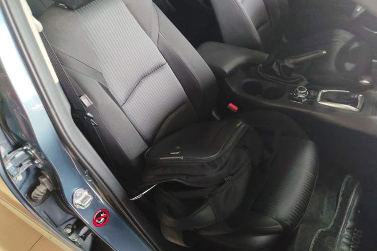 Used Mazda Mazda 3 Axela 2016 Sedan 1.5L Automatic Comfort Model
