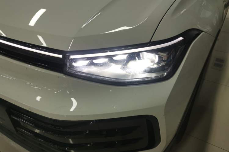 Used Volkswagen Tharu 2025 NewRui 300TSI Prestige Edition
