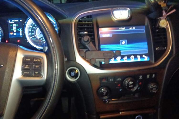 Used Chrysler 300C 2014 3.0L Excellence Edition
