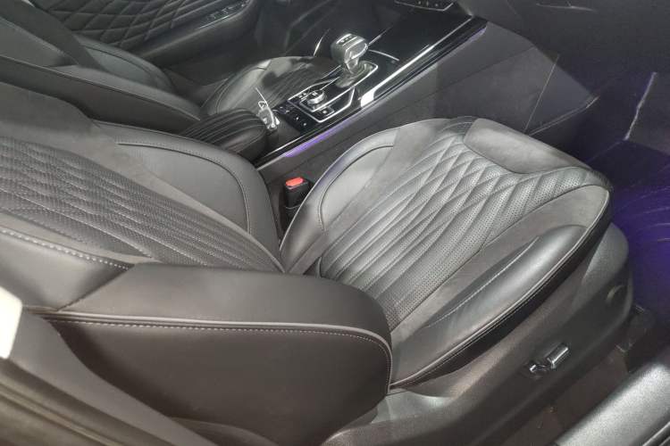 Used Hongqi HS5 2022 Revised Version 2.0T Smart Connect Flagship Edition
