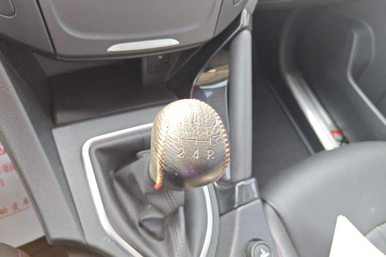 Used Dongfeng Aeolus AX7 2016 2.0L Manual Zhuyue Model
