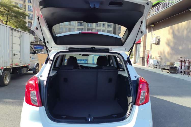 Used Buick Encore 2016 18T Automatic Two-Wheel Drive Urban Fashion Model
