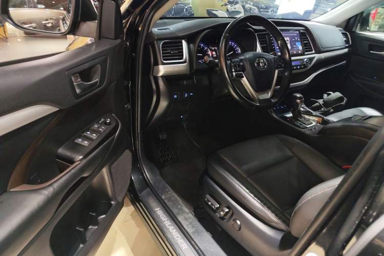 Used Toyota Highlander 2018 2.0T Four-Wheel Drive Luxury Version 7 Seats China VI Standard
