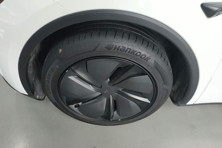 Used Tesla Model Y 2025 Long-Range All-Wheel Drive First Edition
