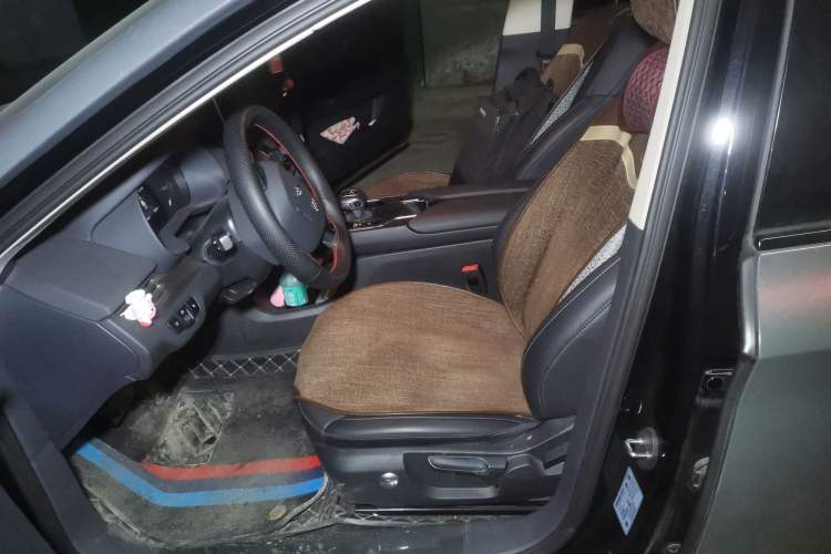 Used Hongqi E-QM5 2022 431 km Charge & Enjoy Edition
