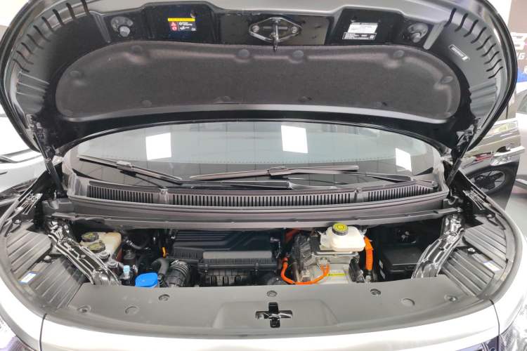 Used Denza D9 2023 DM-i 965 Luxury Model
