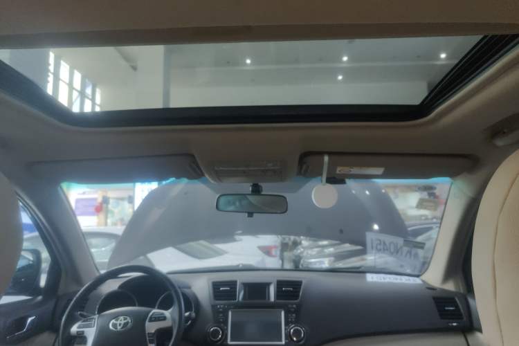 Used Toyota Highlander 2012 2.7L Two-Wheel Drive 7-Seater Luxury Edition
