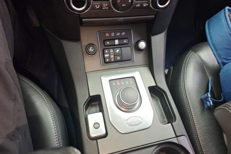 Used Land Rover Discovery 2016 3.0 SC Obsidian Black Heritage Edition HSE