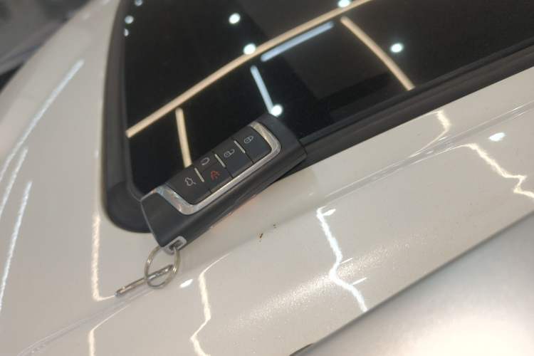 Used GAC Trumpchi GS8 2017 320T Two-Wheel Drive Luxury Smart Connectivity Version (7 Seats)