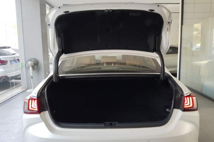 Used Lexus ES 2023 200 Excellence Edition