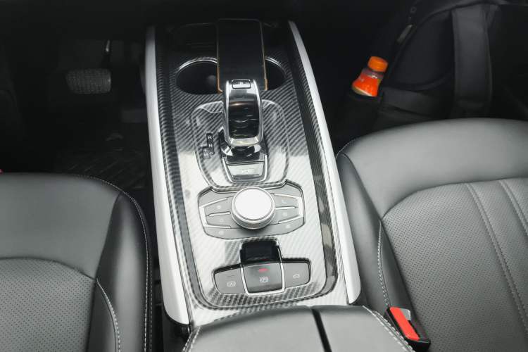 Used  Lingyun 2019 1.6T Two-Wheel Drive Diamond Edition
