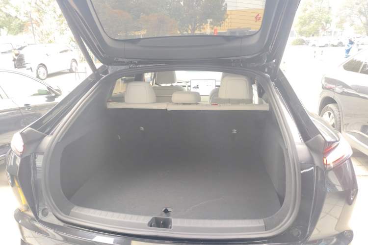 Used ONVO L60 2024 60 kWh All-Wheel Drive
