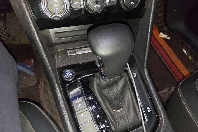 Used Volkswagen Tiguan L 2019 Revised Version 280TSI Automatic Two-Wheel Drive Panoramic Comfort Edition China VI Standard
