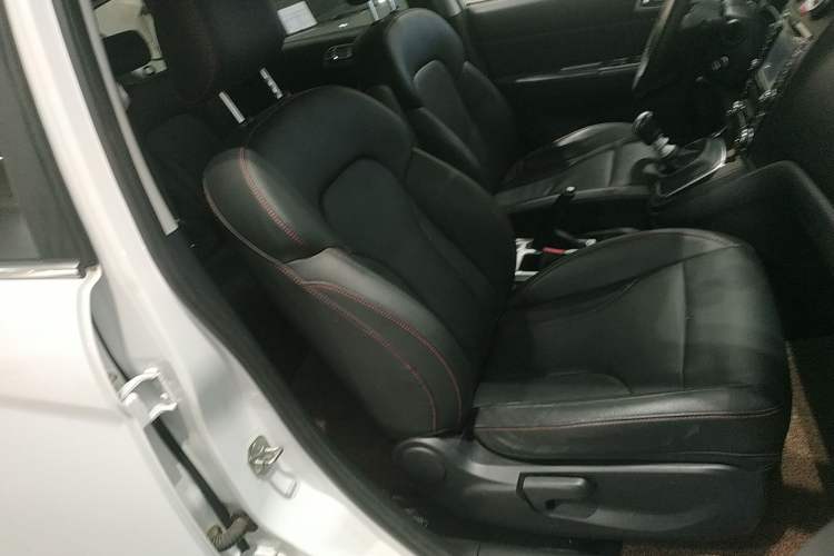 Used Haval H6 2015 Upgraded Model 1.5T Manual Two-Wheel Drive Elite Version
