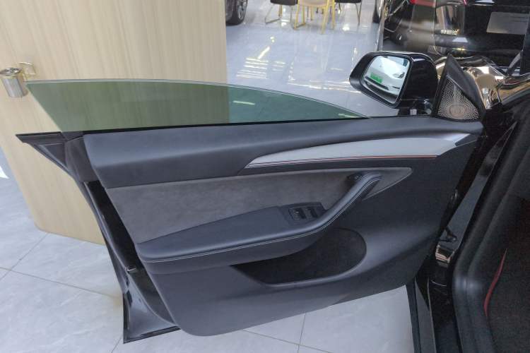 Used Tesla Model Y 2023 Rear-Wheel-Drive Version
