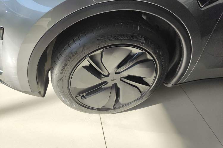 Used Tesla Model Y 2025 Rear-Wheel-Drive Version
