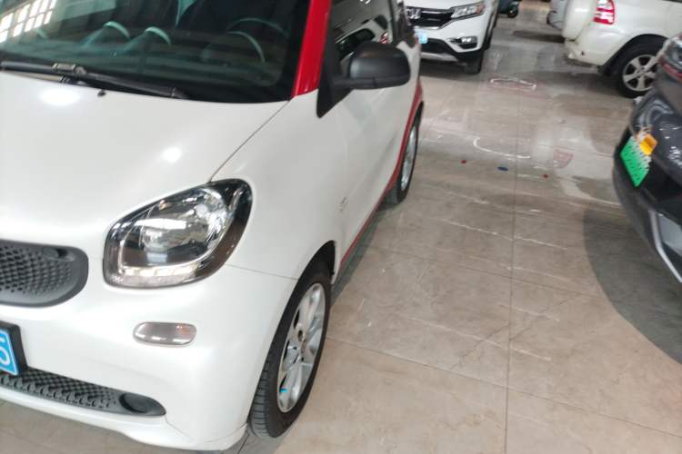 Used smart fortwo 2015 1.0L 52 kW hardtop Dynamic version
