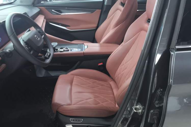 Used Changan CS75 PLUS 2024 3rd Generation Champion Edition 2.0T Intelligent Drive Performance Model
