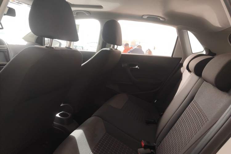 Used Volkswagen Polo 2016 1.6L Automatic Comfort Model
