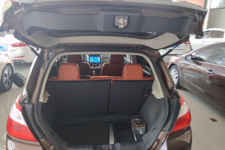 Used Venucia R50 2016 1.6L Automatic Elite Edition
