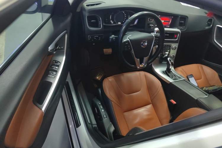 Used Volvo V60 2017 T5 Zhiyi Edition China V Standard
