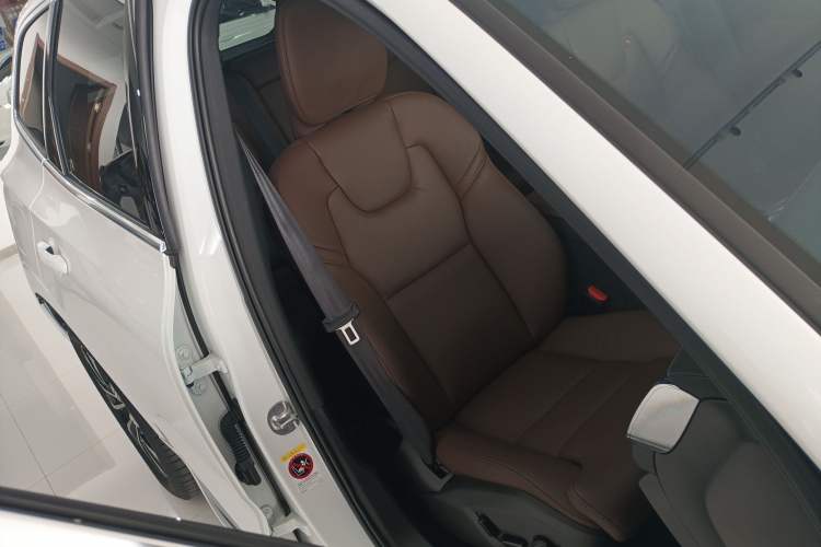 Used Volvo XC60 2025 B5 Four-Wheel Drive Smart & Advanced Luxury Edition
