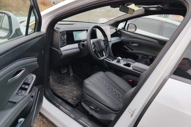 Used BYD Song L DM-i 2025 Intelligent Driving Version 160 km Beyond-Range Type
