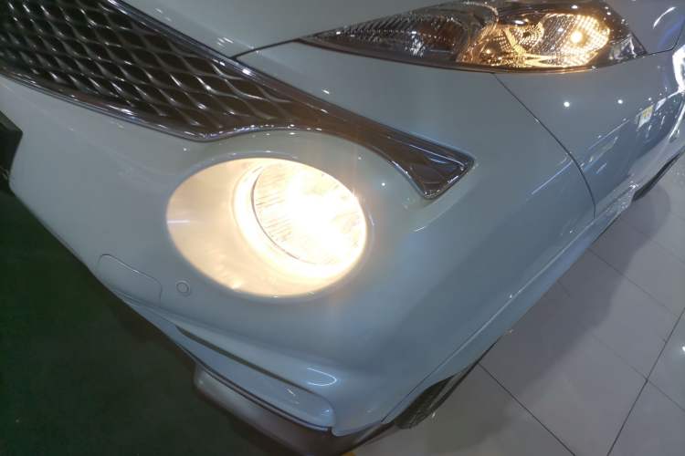 Used Infiniti ESQ 2014 1.6L Spontaneous Edition
