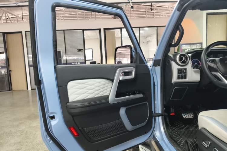 Used Beijing Auto BJ40 2023 2.0D Automatic Four-Wheel Drive Blade Hero Edition Adventurer Type
