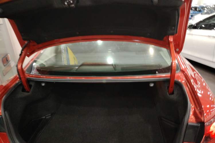 Used Mazda Atenza 2015 2.0L Blue Sky Luxury Edition
