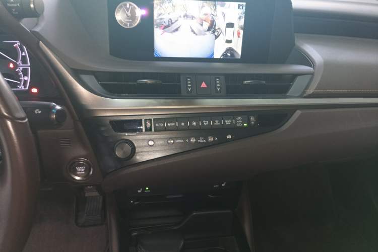 Used Lexus ES 2018 260 Excellence Edition China V Standard
