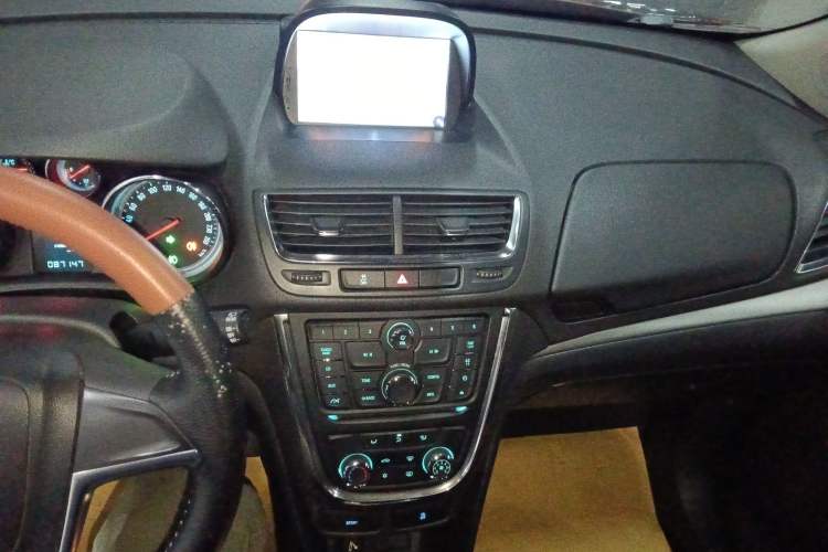 Used Buick Encore 2015 1.4T Automatic Two-Wheel Drive Urban Elite Version
