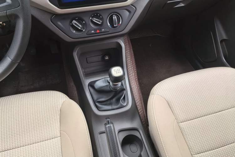 Used Wuling Hongguang 2019 1.5L S Standard Version China VI LAR
