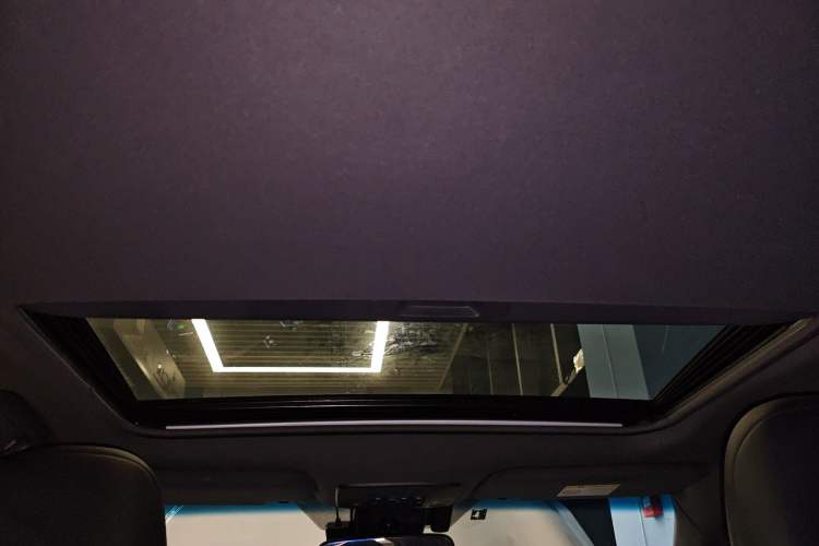 Used Toyota Avalon 2019 Dual-Engine 2.5L Luxury Edition China VI Standard
