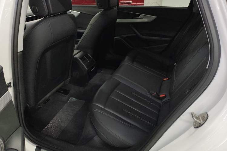 Used Audi A4L 2020 40 TFSI Fashionable and Elegant Model
