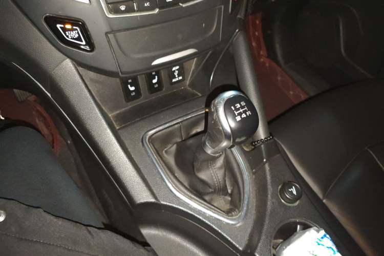 Used Dongfeng Aeolus AX7 2015 2.0L Manual Parade Edition
