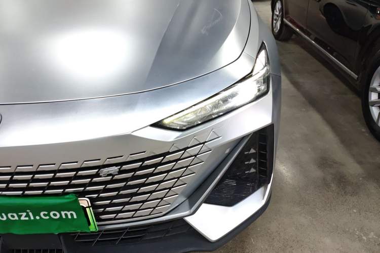 Used Changan UNI-V iDD 2023 ZhiDian iDD 1.5T 113km ZhiKu Model
