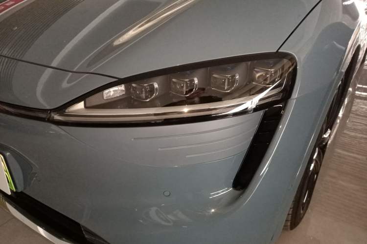 Used Hima Luxeed R7 2024 All-Electric 667 km Max
