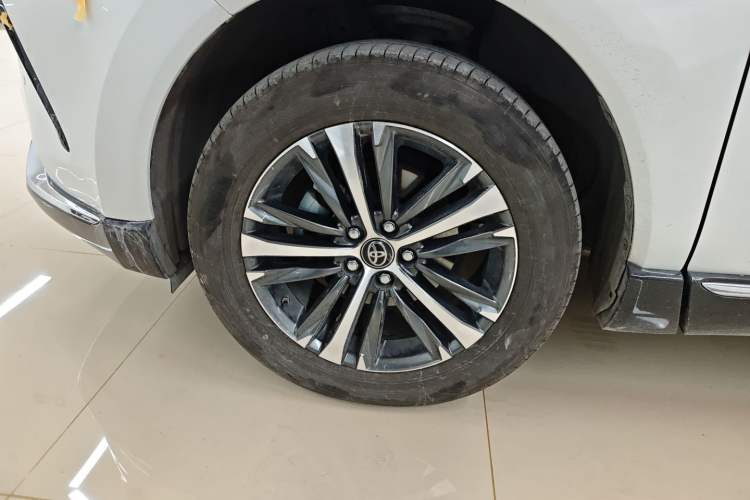 Used Toyota Venza 2022 Dual-Engine 2.5L CVT Two-Wheel Drive Luxury Edition
