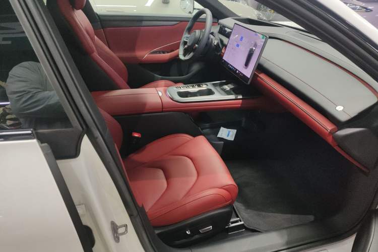 Used  SU7 2024 Four-Wheel Drive Ultra-Long Range Advanced Intelligent Driving Max Edition
