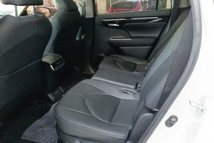 Used Toyota Highlander 2022 Dual-Engine 2.5L Two-Wheel Drive Prestige Edition 7-Seater
