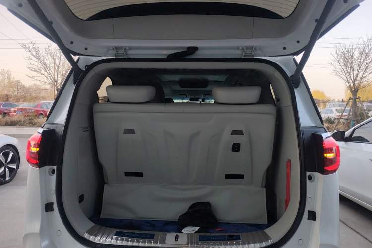 Used Buick GL8 2023 ES Lu Zun Deluxe and Yue Edition
