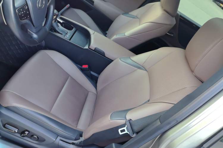 Used Lexus ES 2023 200 Excellence Edition
