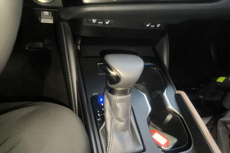 Used Lexus ES 2022 300h Deluxe Edition
