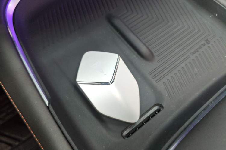 Used  S07 2023 200Max Range-Extended Version
