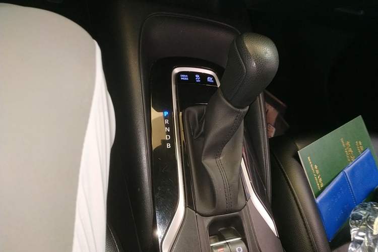 Used Toyota Levin 2019 Dual-Engine 1.8H E-CVT Luxury Edition China VI Standard
