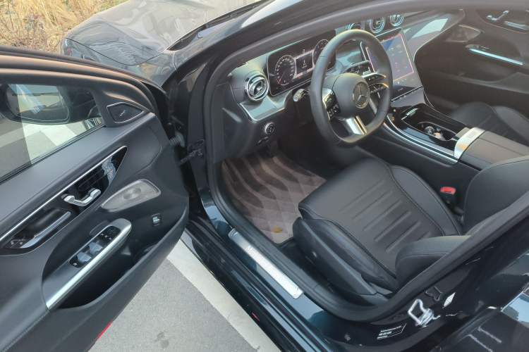 Used Mercedes-Benz C-Class 2023 Restyled C 260 L Night Edition Sports Version
