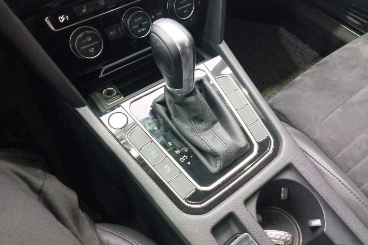 Used Volkswagen Magotan 2017 330TSI DSG Luxury Model
